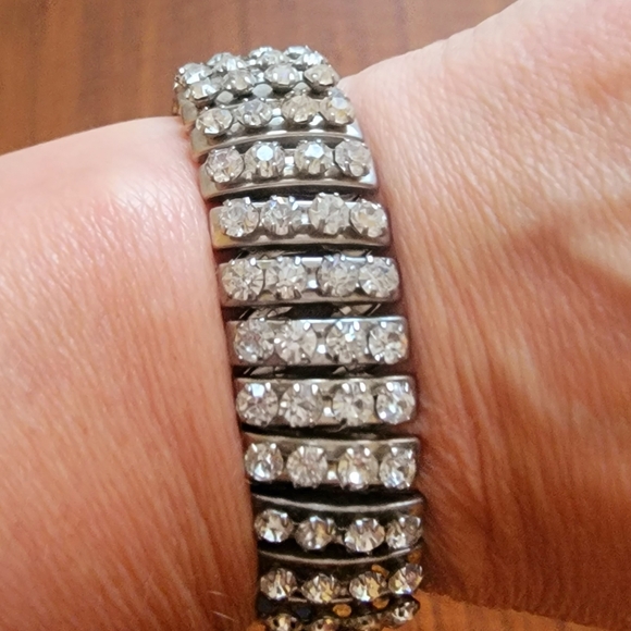 Vintage rhinestone expandable bracelet - Picture 3 of 3